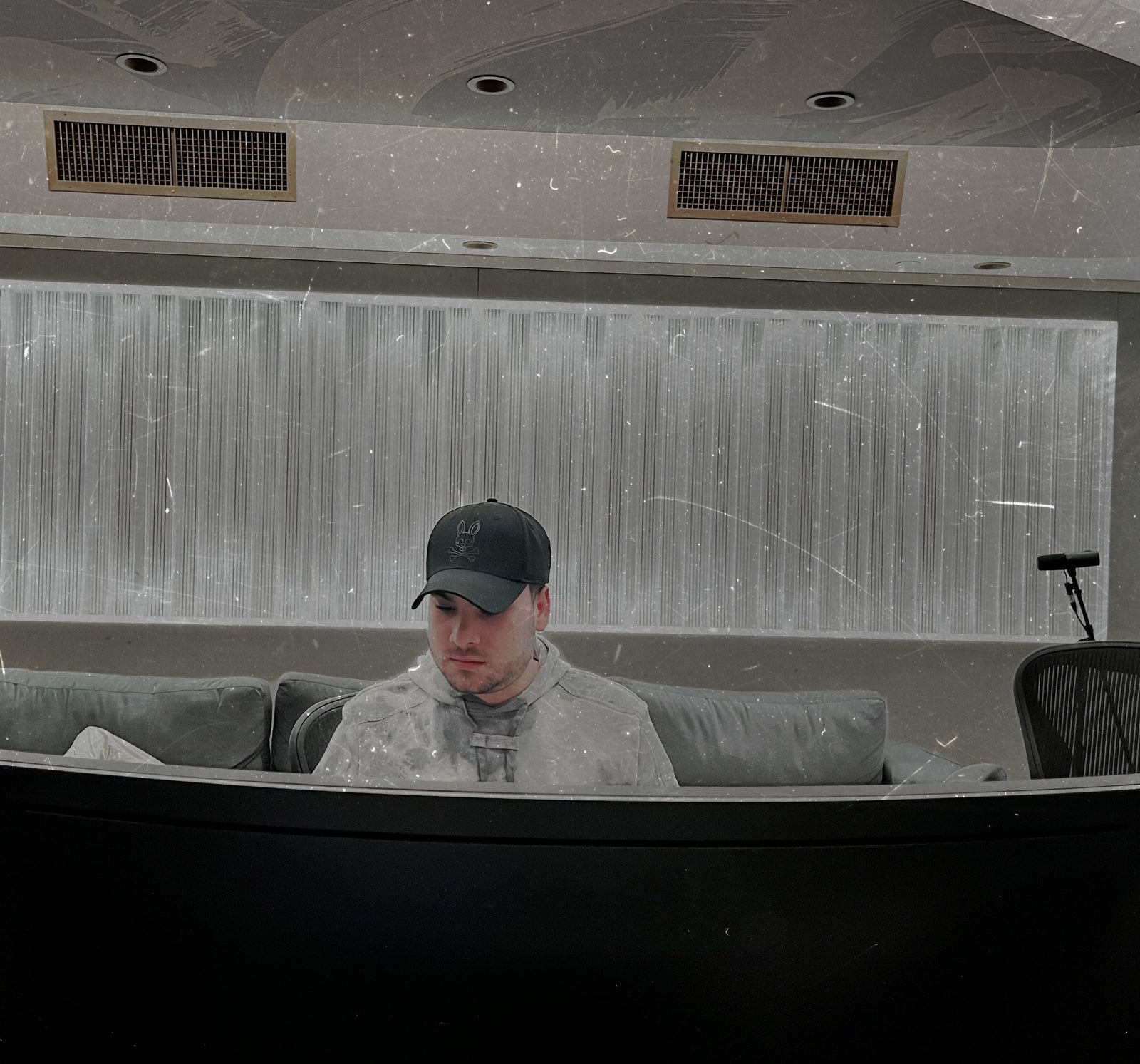 Josh Produciendo